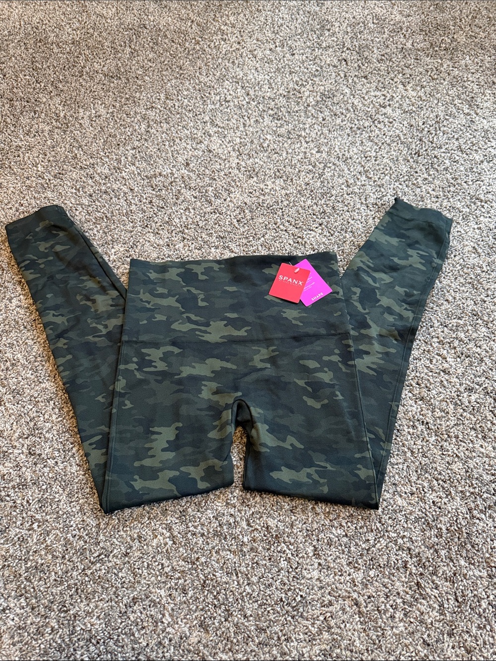 SPANX NWT Camo Leggings in Olive & Dark Green Size Large